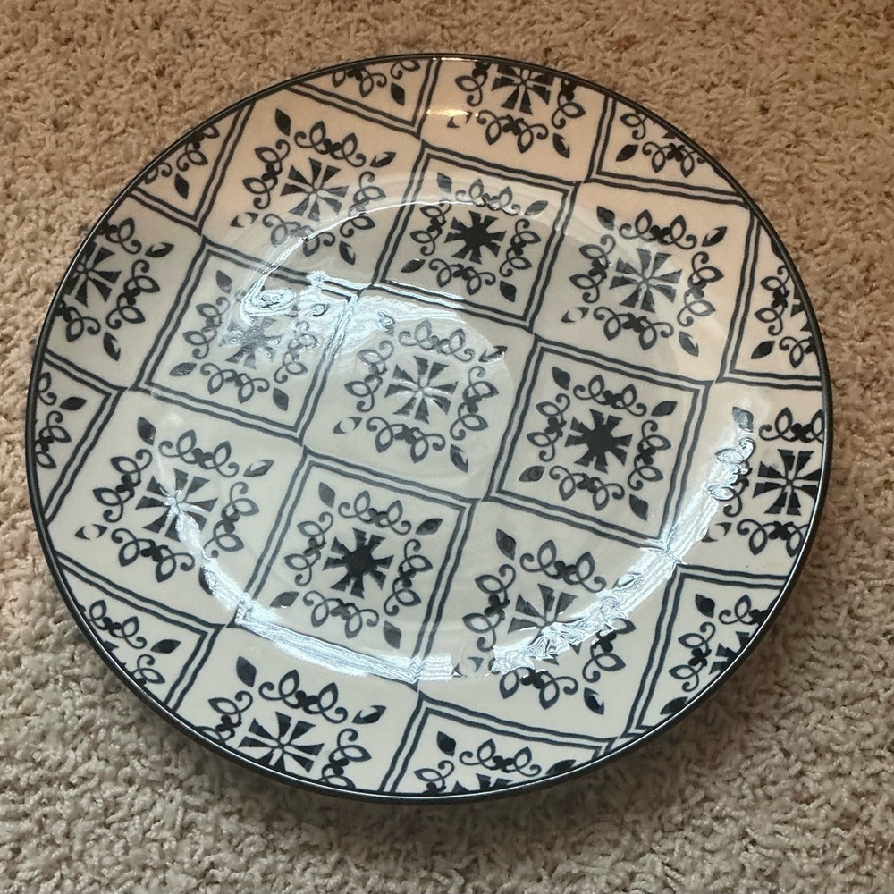 Orly Maison Elegant Blue and White Ceramic 9 inch Dinner Plate